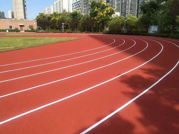 透气型跑道9